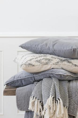 Kuddfodral - Sammet - Røyk - 72 x 52 cm - www.frokenfraken.se