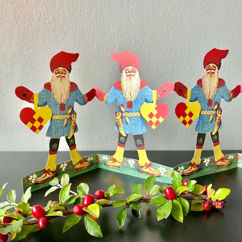 Julepynt - Gameldags Papirrekke - Nisse med Flettet Hjerte - 14 x 60 cm - www.frokenfraken.se