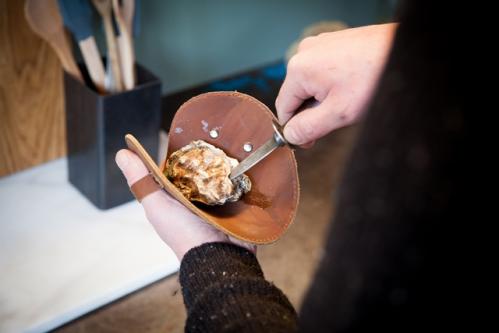 Østerskniv med lærhåndbeskyttelse - Brût - www.frokenfraken.se