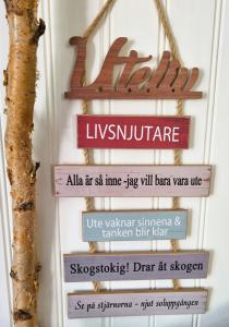 Skilt - Uteliv - Tre - 50 x 25 cm - www.frokenfraken.se