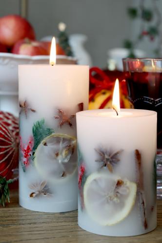 Blocklys – Julekrydder – Hvit – Ø7 x 10 cm - www.frokenfraken.se