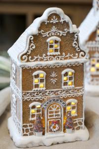 Pepperkakehus – LED – 21 x 12 x 10 cm - www.frokenfraken.se