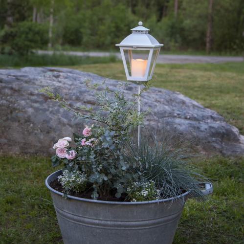 Gravlys - Lykt på pinne - Hvit - Timer - 15,5 x 85 cm - www.frokenfraken.se