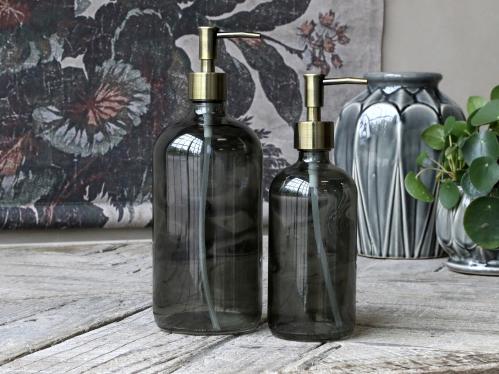 Svart glassflaske med pumpe i antikk messing - 1000 ml - www.frokenfraken.se