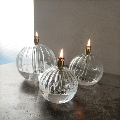 Oljelampe - Bølget glass - Kule - Messing - Ø11 cm - www.frokenfraken.se