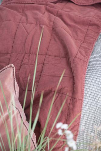 Overkast - Dobbeltseng - Faded Rose - 240 x 240 cm - www.frokenfraken.se
