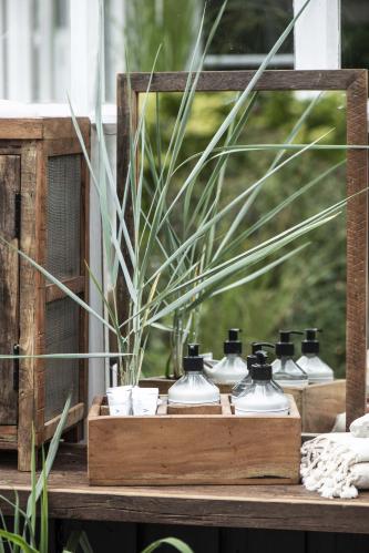 Speil med treramme - Kan henges horisontalt eller vertikalt - www.frokenfraken.se