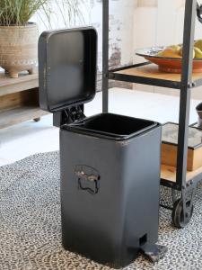 Pedalbøtte - Metall - Antikk Svart - 40 x 23 cm - www.frokenfraken.se