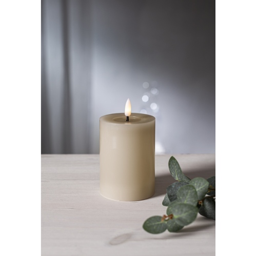 Batterilys - LED Blokklys Flamme Flow - Beige -12,5 x Ø7,5 cm - Timer - www.frokenfraken.se