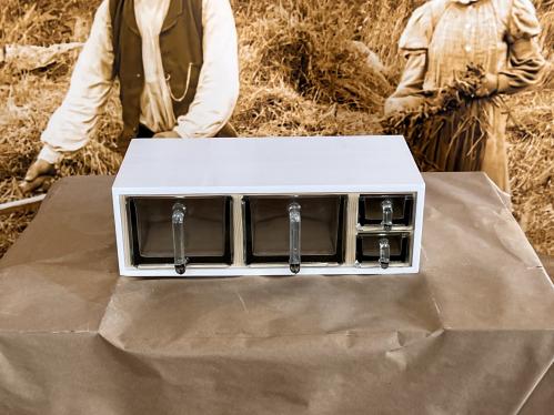 Krydderhylle – Hvit – Med måleskjeer – 39 x 13 x 18 cm - www.frokenfraken.se