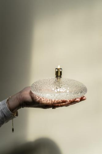 Oljelampe - hamret glass - Rund plate - Messing - Ø18 cm - www.frokenfraken.se