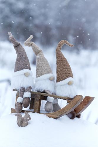 Nisse – Sittende - Brun - 40 cm - www.frokenfraken.se