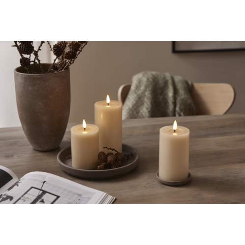 Batterilys - LED Blokklys Flamme Flow - Beige - 17,5 x Ø7,5 cm - Timer - www.frokenfraken.se