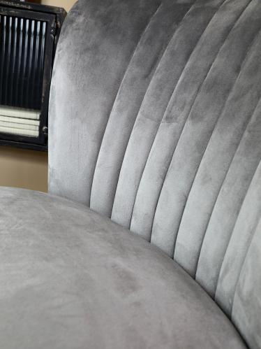 Sofa - Sammet - Latte - 79 x 127 x 65 - www.frokenfraken.se