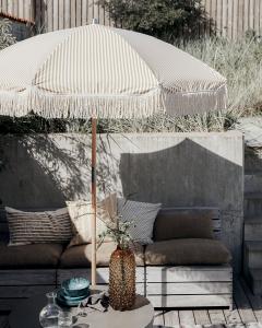 Parasoll - Umbra - Sand & Vitrandigt - Ø190 cm - www.frokenfraken.se