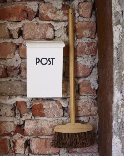 Postkasse Off-White - 17 x 7 x 25 - www.frokenfraken.se