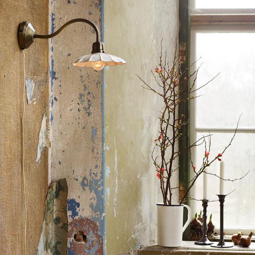 Vegglampe - Hvit/Antikk messing - 39 x Ø20 cm - www.frokenfraken.se