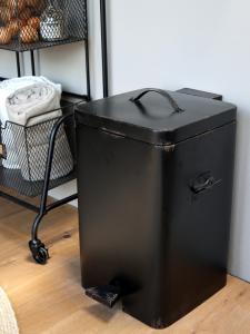 Pedalbøtte - Metall - Antikk Svart - 50 x 30 cm - www.frokenfraken.se