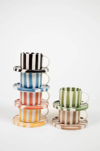 Kopp med fat - Randig - Beige - www.frokenfraken.se