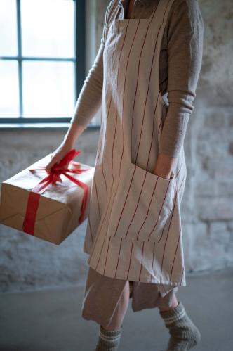 Forkle - LUCAS - RØD - 85 X 110 CM - www.frokenfraken.se